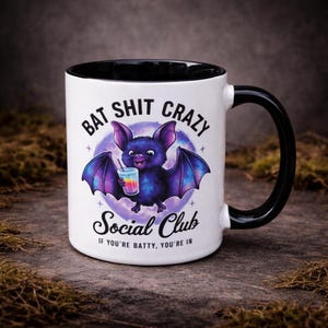 Taza "Loca de remate" - Taza sarcástica - Taza de bruja - Taza divertida - Regalo de bruja - Humor negro - Para amantes de los murciélagos - Regalo para la oficina - Idea de regalo gótico