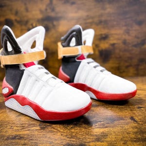 Op Shadow the Hedgehog geïnspireerde sneakers/sneakers