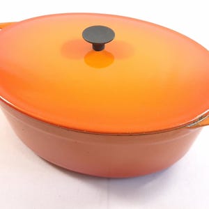 1950&#39;s Cousances Le Creuset #9, Enamel Cast Iron 2.75 QT Oval Dutch Oven, France