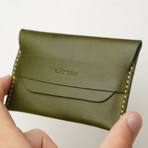 Portefeuille en cuir minimaliste personnalisé. Fabriqué à la main à partir de cuir italien de qualité supérieure. Cadeau fête des mères, Cadeau d'anniversaire, Cadeau d'anniversaire