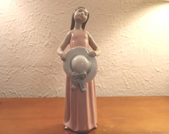 Lladro' #5008 Girl with Straw Hat Figurine Glossy