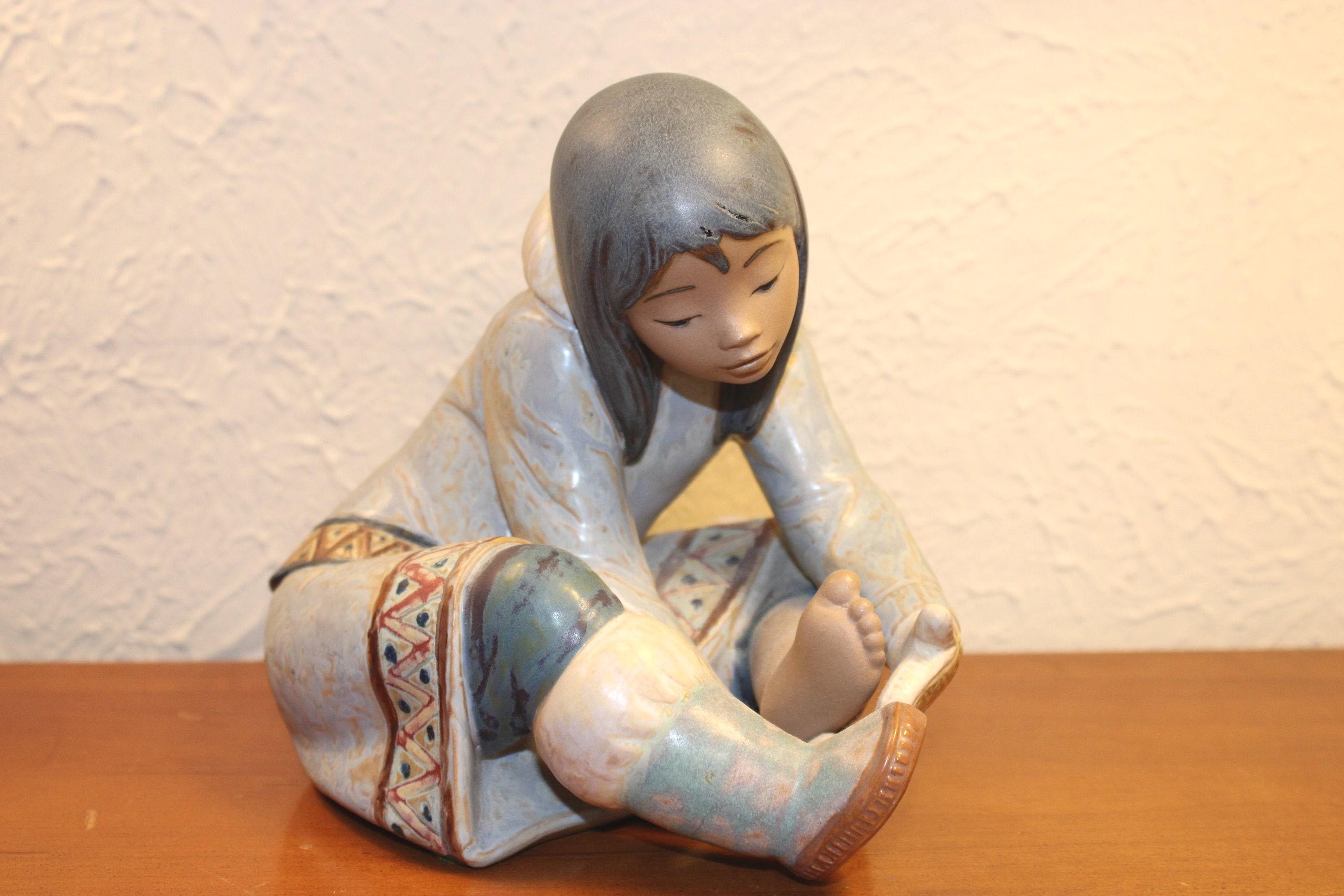 Lladro' Gres #2157 "Eskimo Girl with Cold Feet" Figurine