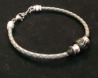 Mens Gray Bead and Leather Bracelet with Clasp, Boho Gray Masculine Bracelet, Bracelet For Men