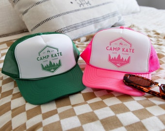 Personalisierte Lagerhüte, benutzerdefinierte Braut Babe Truckerhüte, Anhängerhut, Camp Bachelorette Partyhüte, Camping Hütte Bachelorette