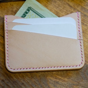 ¡AUTORIZACIÓN! Funda de tarjeta de cuero natural / Cartera de tarjeta delgada / Cartera de cuero / Tarjetero de cuero / Cartera de cuero de 4 bolsillos / Hilo rosa