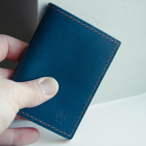 Cartera plegable de cuero delgado / Cartera de cuero para hombre / Cartera minimalista / Cartera simple todos los días / Cuero italiano azul y bronceado