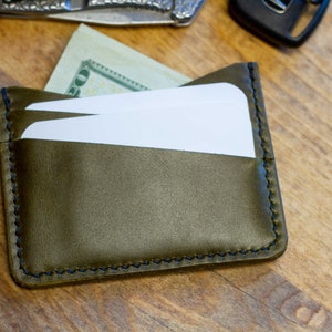 ¡AUTORIZACIÓN! Funda de tarjeta de cuero verde oliva / funda de tarjeta / cartera de tarjeta delgada / cartera de cuero / titular de tarjeta de cuero / cartera de cuero de 4 bolsillos