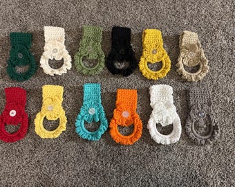 Hanging towel holder