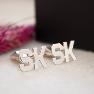 Gemelos de plata personalizados, gemelos con letras de plata, plata de ley con inicial, regalo de graduación para él, regalo del día del padre para novio o esposo