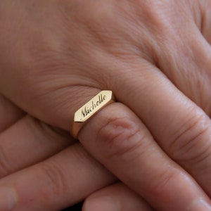 Anillo con nombre inicial, anillo de plata delicado, regalo personalizado, anillo con sello de letra, regalo del día de San Valentín, oro macizo de 10 quilates, anillo con nombre de plata