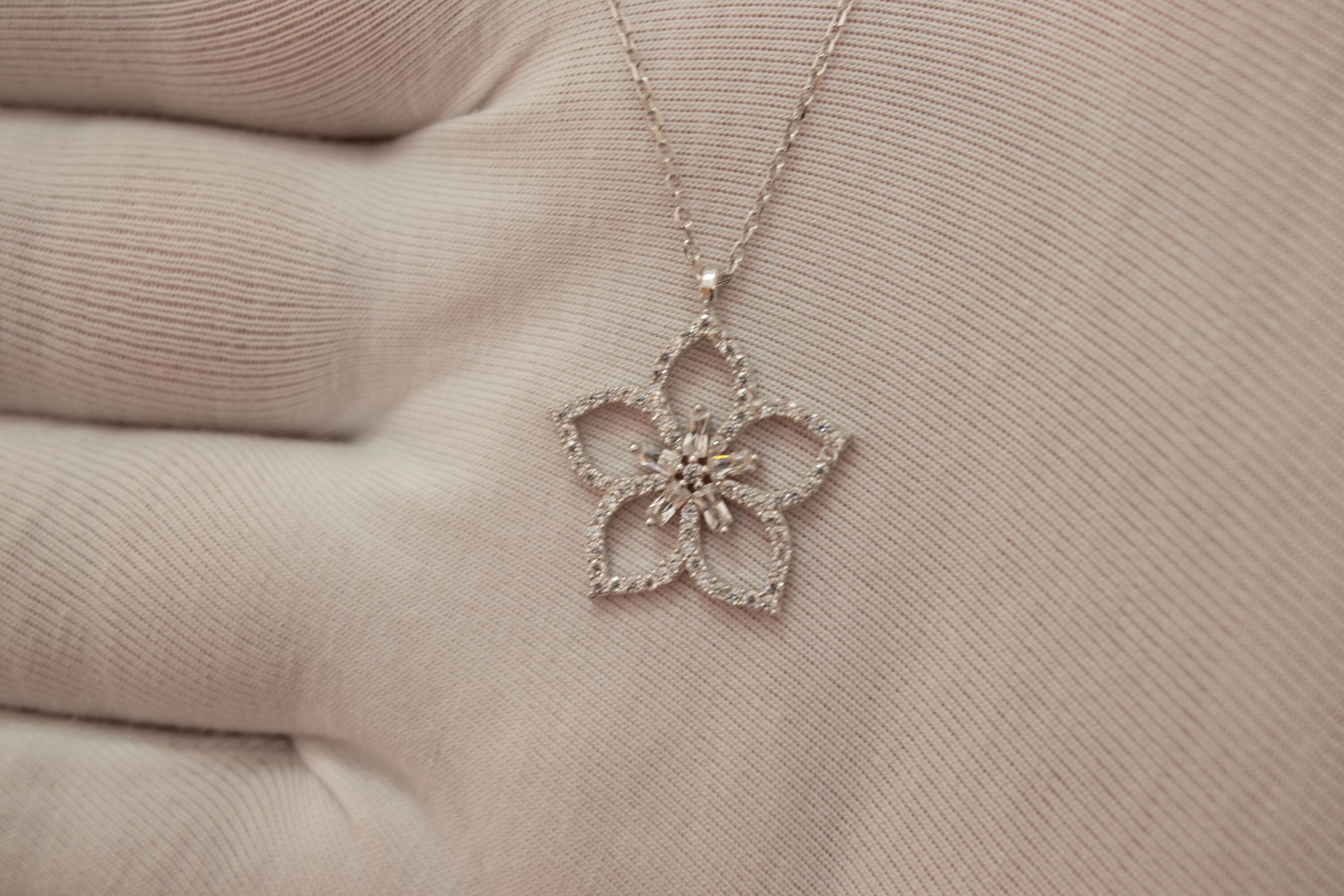 Collana in argento placcato oro con ciondolo a forma di fiore – Made in Germany – Perla d'Oro