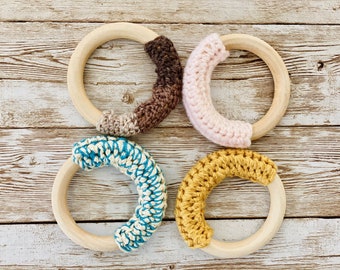 Crochet teething ring, baby teether toy, wooden teether ring, natural wooden toy, sensory baby toy, crochet baby toy, natural gift for baby