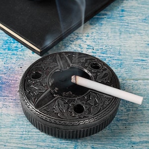 Cigarette stick on silver round ashtray photo – Free Tobacco Image