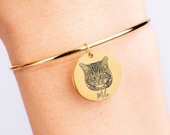 custom engraved cat portrait bangle |personalized cat picture bracelet| bangle with cat portrait | Pet portrait bangle| dog mom gift