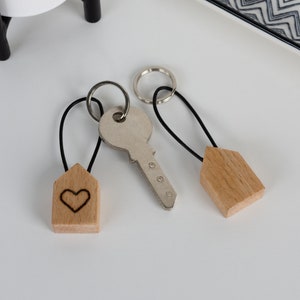 Customizable handmade mini wooden house-shaped keychain image 1