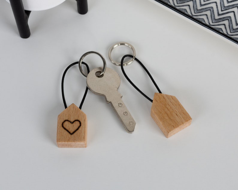 Customizable handmade mini wooden house-shaped keychain image 1