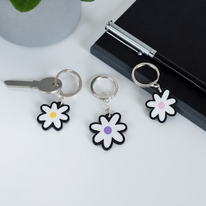 Daisy Flower Keychain / Bag Charm 3D print - available in two sizes and multiple colours