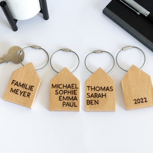 Customizable handmade big wooden house-shaped keychain with wire keyring with names for the whole family - perfect house-warming gift