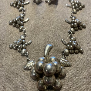 Vintage 1940’s Hand Crafted Mexico Mexican Sterling Silver 925 fine Grape Cluster 18 inch necklace and  screw back earrings