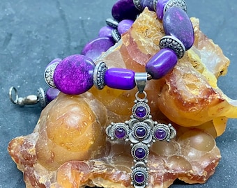 Cruz vintage de plata de ley 925 con diseño del suroeste con amatista, sugilita y piedras. 16,5 pulgadas de peso y 86 gramos.