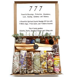 777 Coffret cadeau de bénédictions puissantes, de protection, de nettoyage et de guérison avec 7 sauge blanche, 7 palo santo et 7 cristaux.