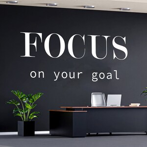 Vinilo decorativo "Enfócate en tus objetivos" - Arte inspirador para la oficina - Decoración de pared para la oficina - Calcomanías para mantenerte motivado en el trabajo - Frases motivacionales WI0014