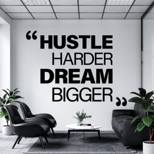 Calcomanía de pared "Hustle Harder", calcomanía de pared para oficina, arte de pared para oficina, decoración de pared para oficina, calcomanía de pared para oficina, letra de vinilo, calcomanía para ventana OFI0009