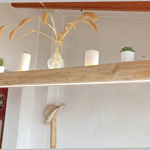 Schwebende Kronleuchteraufhängung aus Holzbalken mit integrierter LED-, Holz- und LED-Beleuchtung, minimalistischer nordisch-skandinavischer Kronleuchter, Pendelleuchte