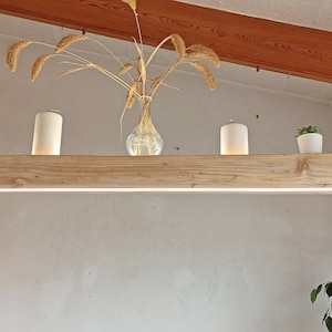 Lampadario a sospensione con trave in legno fluttuante con LED integrato, lucernario a sospensione in legni, lampadario minimalista nordico scandinavo in legno immagine 3