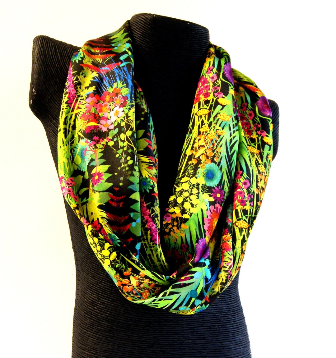 Collana Ladycrow Con Ciondolo Floreale In Seta Satinata, Nero, Design Liberty Elegante