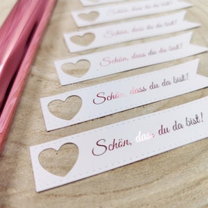 Leuk dat je er bent hangertje, paars, cadeaukaartje, trouwnaamplaatje, plaatskaartjes, plaatskaartjes, naamkaartjes
