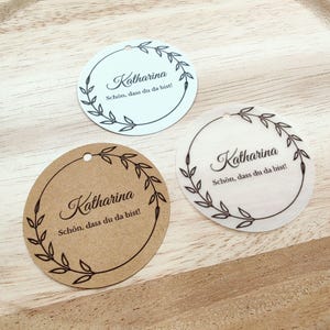 È bello che tu sia qui ciondolo, rotondo, targhetta per nome matrimonio, segnaposto, etichette regalo personalizzate, targhetta per nome matrimonio, segnaposto