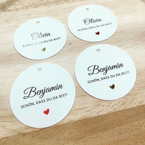Miło, że tu jesteś wisiorek, okrągły, złoty, serce, plakietka ślubna, wizytówki, personalizowane zawieszki na prezenty, wizytówki ślubne
