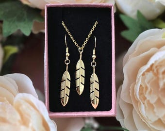 Set di orecchini e collana con piume in oro 18k fatti a mano / Gioielli Boho