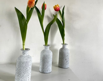 Gemischte weiße Terrazzo Vase | Weiße Terrazzo Bud Vase | Weißes Glas Dekor | Trending Bud Vasen |  Terrazzo-Dekor | Vase Pflanzer | Glasvasen