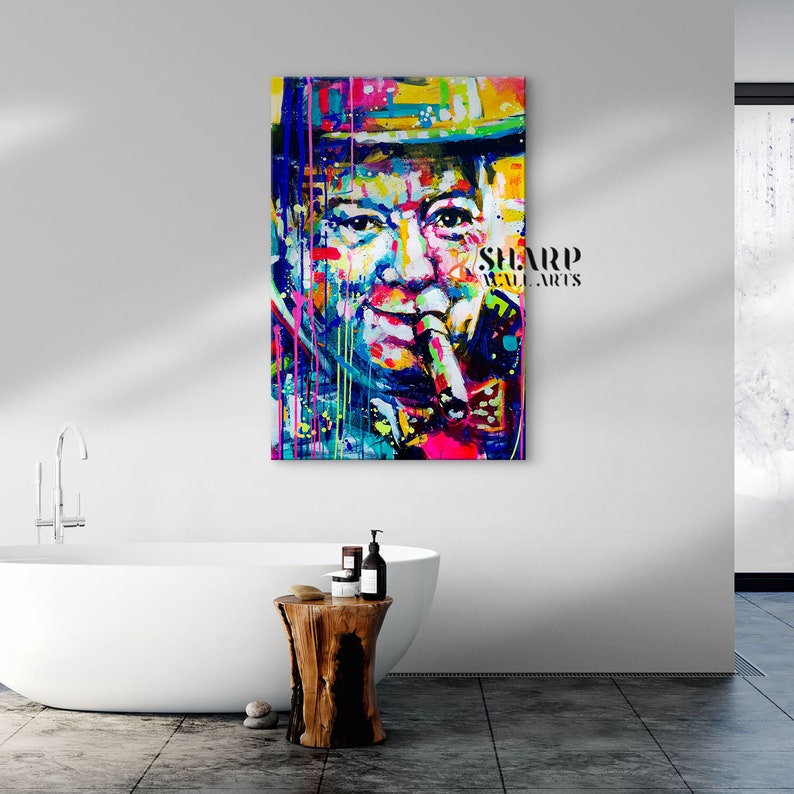 Pode incluir: Uma pintura abstrata colorida de um homem com bigode e chap&eacute;u, segurando um charuto. A pintura &eacute; de estilo moderno com cores brilhantes e pinceladas ousadas. O texto "SHARP WALL ARTS" &eacute; vis&iacute;vel no canto inferior direito da pintura.