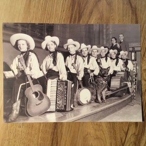 Carte postale country et western : photo sépia avec groupe d'accordéons C&W des années 30
