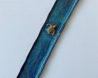 Porta incienso de tortuga marina de cerámica azul hecho a mano / Reposacucharas de cerámica costera / Bandeja para joyas con temática marina / Decoración para casa de playa / Cerámica artesanal