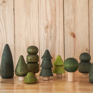 Holz Wald Set Frühlingsfarben / Bäume im Wald Set, 10 Stück Holz Bäume Waldorf Spielzeug