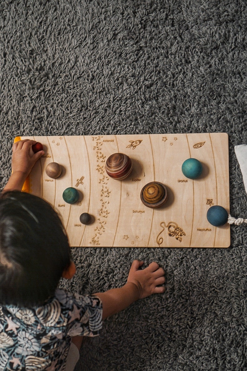 Solar System Model Toys Set Puzzle, Wooden Planets, and Montessori 3-Part Cards Natural image 3