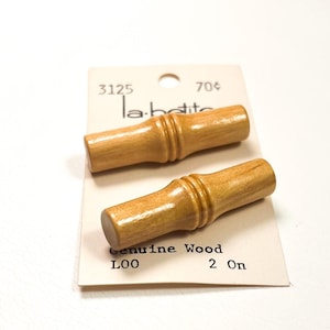 Juego de 2 botones de madera con vástago de palanca: 1 5/8 X 1/2" Madera bruñida Vintage 60s/70s en cartón original Juego de botones naturales 'La Petite' [B107-2]