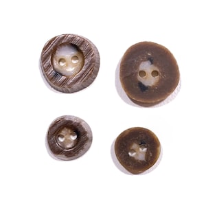 Set of 10 Resin Antler Buttons - Multi Size Set - (2x) 7/8&quot; (8x) 5/8&quot; - Chunky Faux Horn 2-hole Irregular Shape Vintage Button [B388]