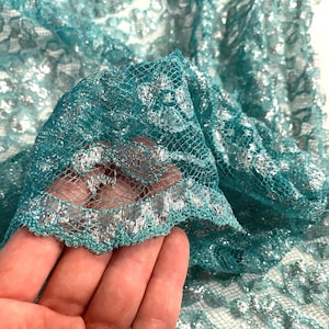 PIEZA DE 1,5 YD DE ENCAJE DE NAILONIZO PERLADO BLANCO DOBLE FESTOLONADO VINTAGE DE LOS AÑOS 90: 50" DE ANCHO TURQUESA. Remanente de tela de prendas de vestir.