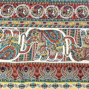 Georgette con estampado de elefante y pavo real de WoolDobby: Tela para prendas de vestir de 60" de ancho cortada a medida