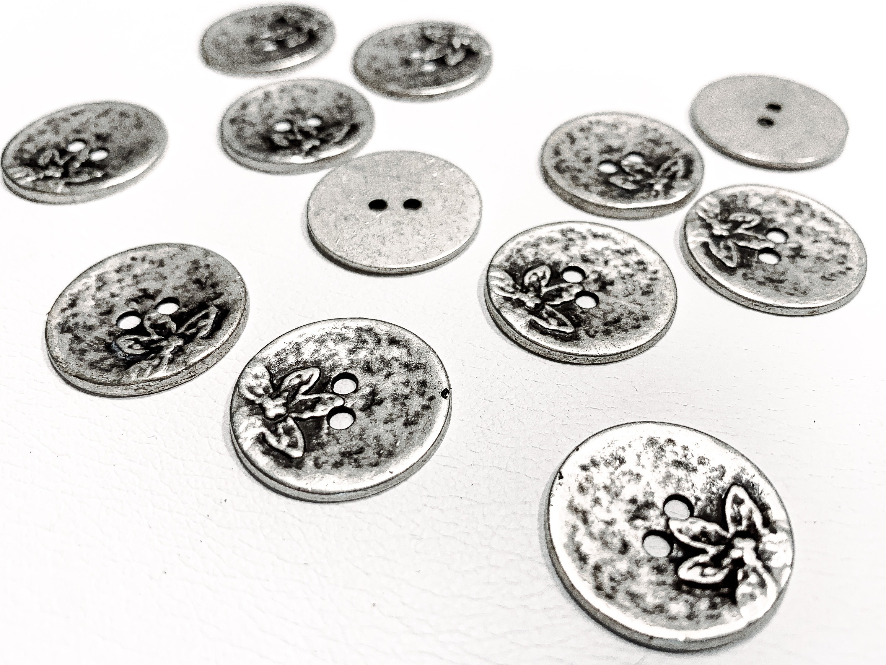 25mm Stamped Flower Cast Metal Buttons: 1