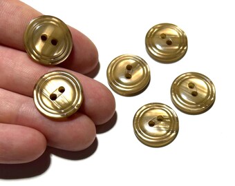 18 mm glanzende TAUPE geëtste rand vintage knopen jaren 60: 11/16" glanzende dikke harsknopen (set van 2-24)