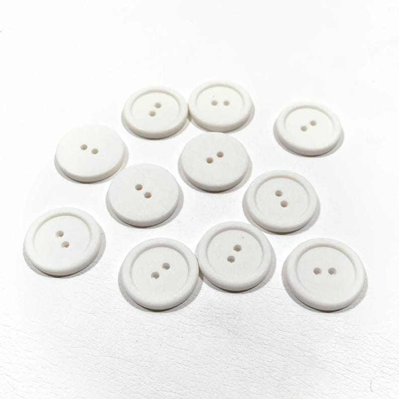 25mm Classic White Button: 1