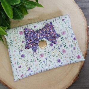Pochette florale à pression, fleurs sauvages à fermeture pression, cadeau d'anniversaire pour meilleur ami, paniers de Pâques, portefeuille porte-cartes en similicuir