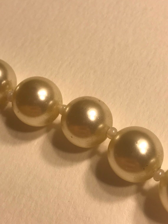 Vintage beaded faux pearl necklace - image 2