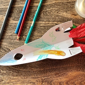 Rocket Paper Sculpture - descarga de archivos cortados para actividades de manualidades en papel en casa sobre ciencia y astronomía (svg, pdf, png, dxf)